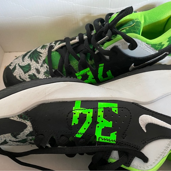 Shoes - Picture 2 of 4